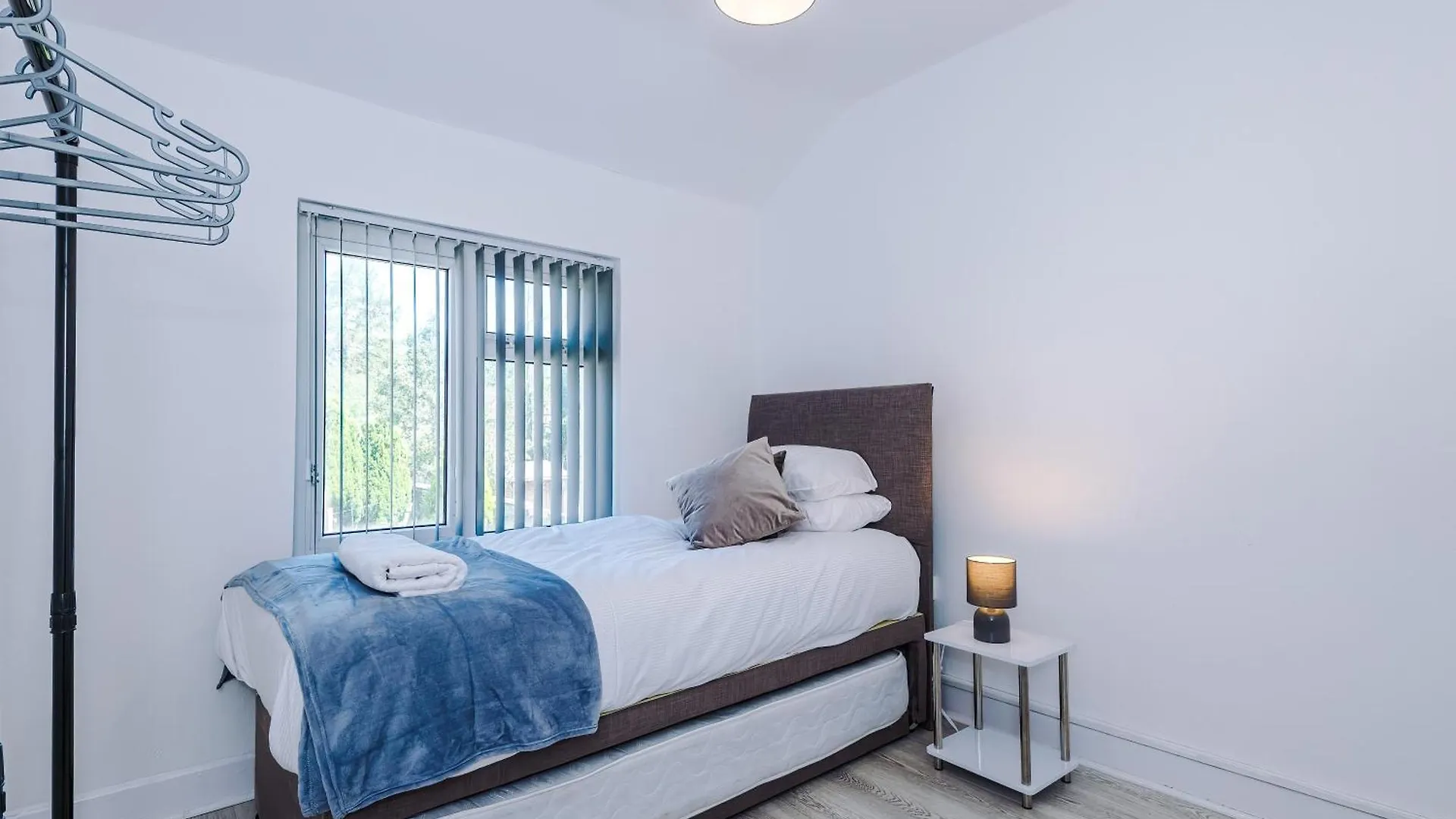 Large 5Br Skipton House - With Spacious Parking - Close To Station Villa